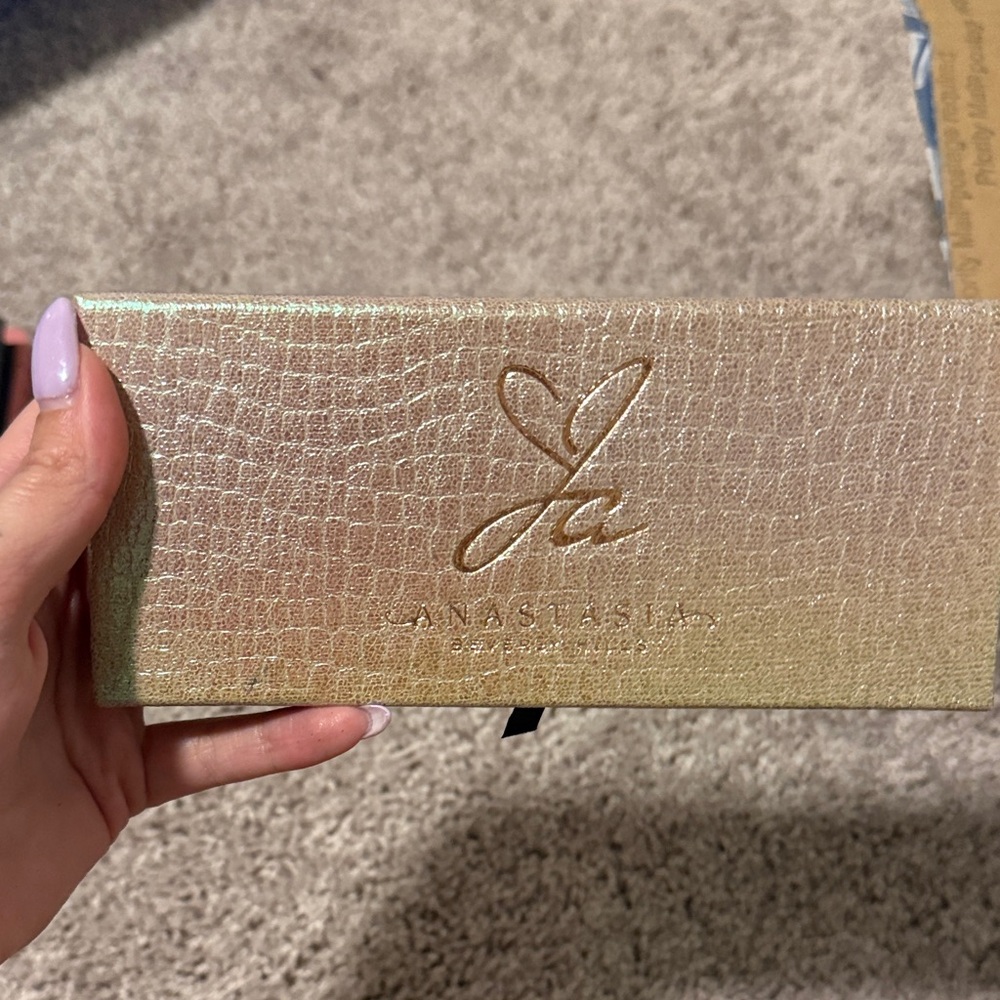 Anastasia Beverly Hills Luxurious Gold Palette